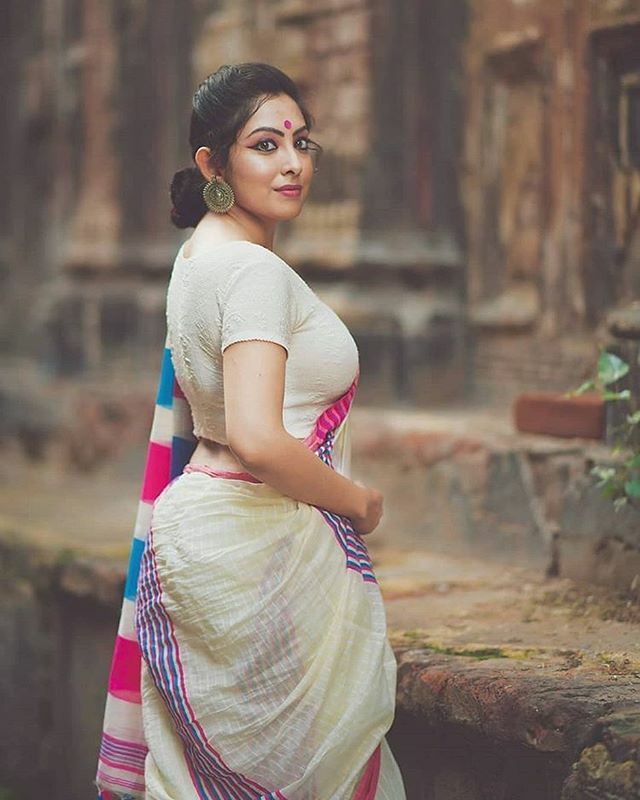 .
.
.
 #ig_portraits #sareelover #indianwear #indianbeautyblogger #instahub #instaphoto #instakolkata #instapic #instagood #kolkatagirl #kolkatafashionblogger #desi_diaries #kolkatadiaries #kolkatablogger #kolkatagram #kolkataactress #picoftheday #igramm… ift.tt/2lblChs