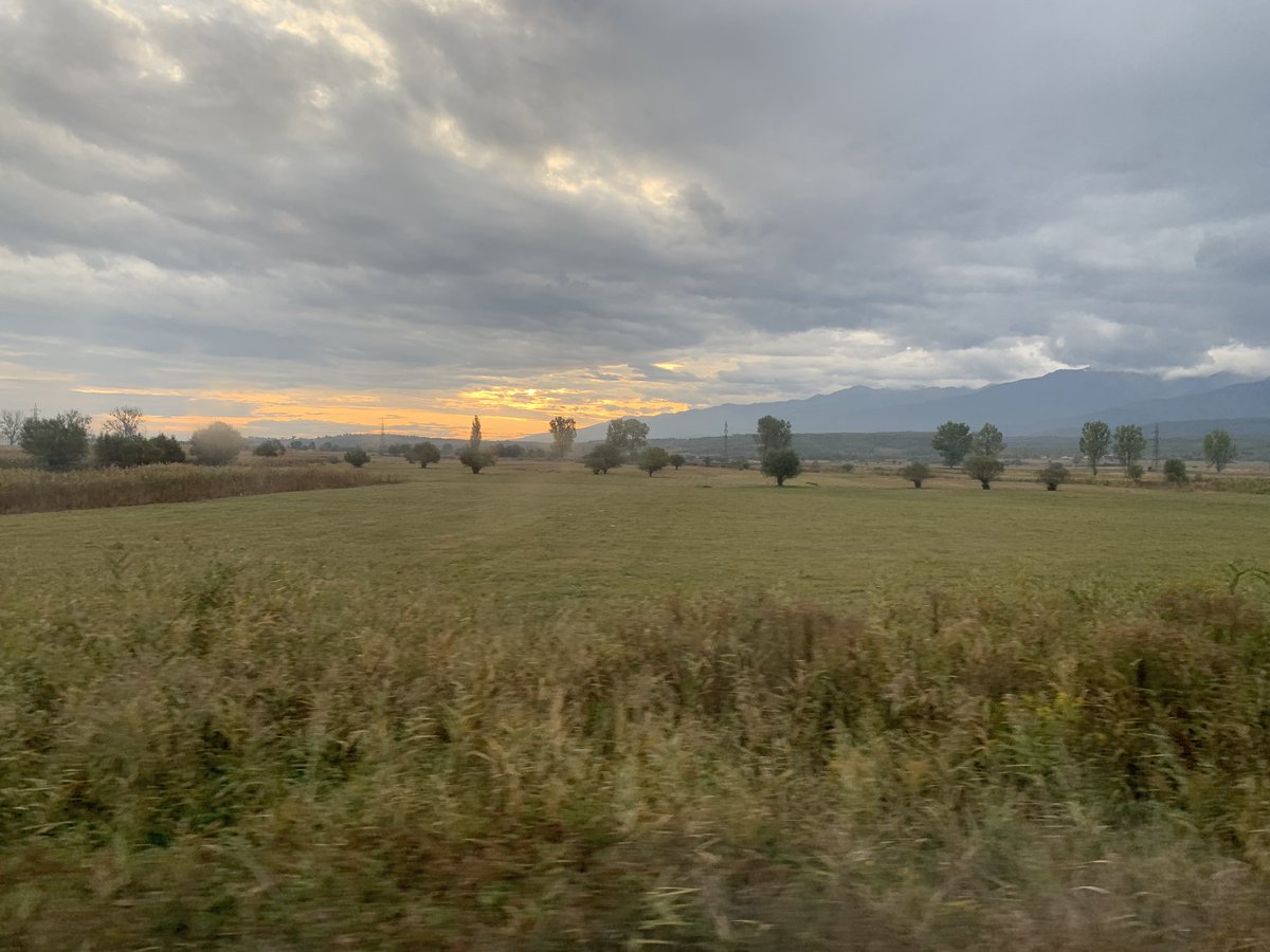 lumilyon's tweet photo. Good morning Romania! #acrosstheland #trainsnotplanes https://t.co/J0ERnmbsZY
