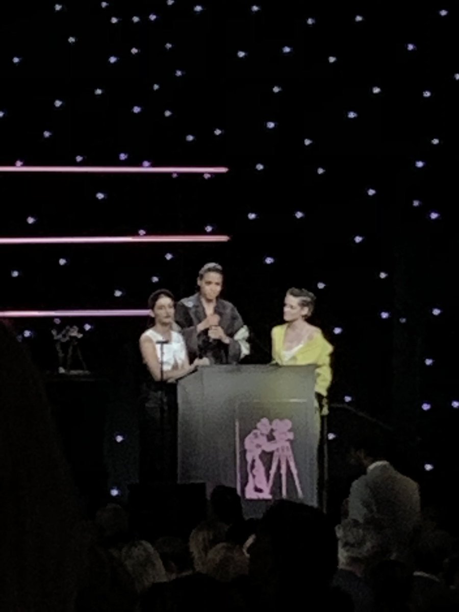 #KristenStewart at the Will Rogers Pioneer of the Year dinner with Naomi &amp; Ella!