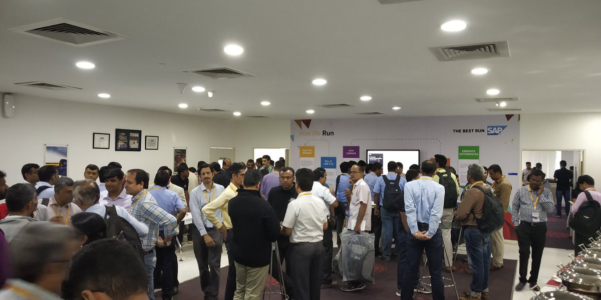 imkartikahuja's tweet photo. Customers networking at SAP S/4HANA Manufacturing day.
@saplabsindia @pinkipachisia
#TheBestRun #SAPS4HMfgDay #S4HANA #SAP https://t.co/1aPToz6BED