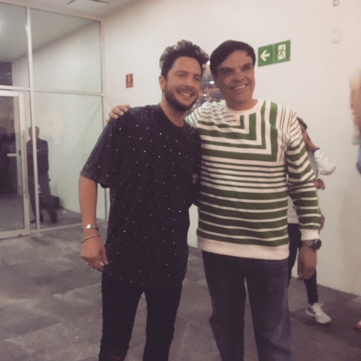 Les compartimos el siguiente momentazo de <a href="/manuelcarrasco_/">Manuel Carrasco</a>  con <a href="/jessiecervantes/">Jessie Cervantes</a> justo después de su presentación en el@#conciertoexa  🎼💃🏻Gracias a Jessie por su apoyo a nuestro querido Manuel!!