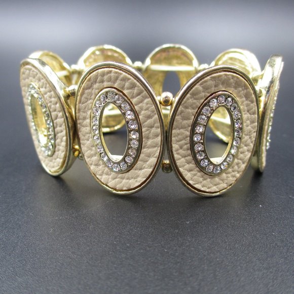 devan_mello's tweet image. So good I had to share! Check out all the items I'm loving on @Poshmarkapp #poshmark #fashion #style #shopmycloset #essentialsbymilano: posh.mk/JbfW2dB1QZ