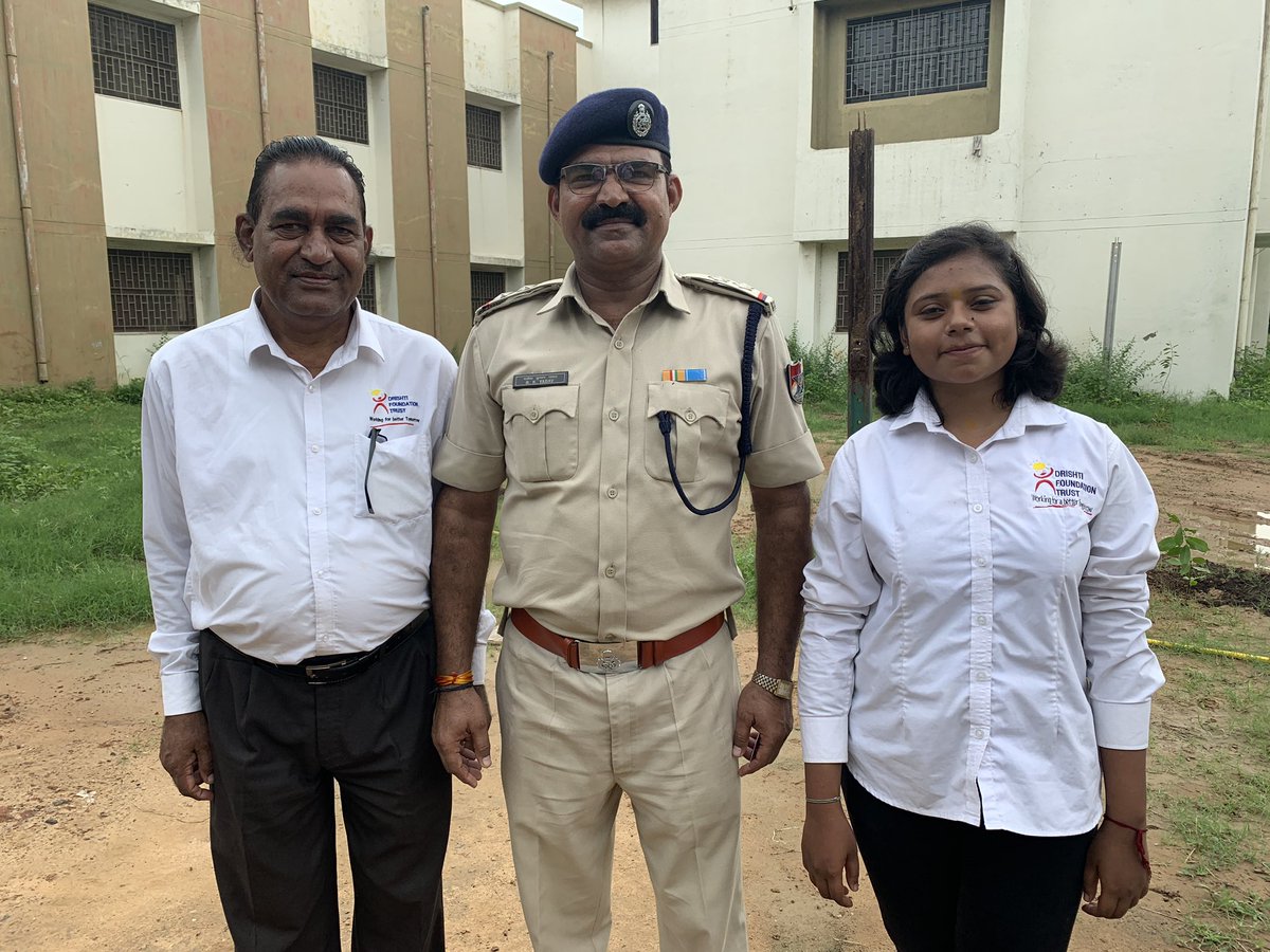 dftindia's tweet photo. @dftindia planted 150 tress in RPF Barrack in #Ahmedabad on #RPFRaisingDay. Also got chance to meet #AshokYadav ji who saved life of a youth who fall from the train while boarding the running #AshramExpress. He is real superhero in #Khaki .
@drmadiwr @WesternRly @PiyushGoyalOffc https://t.co/5mfq6m1R8E