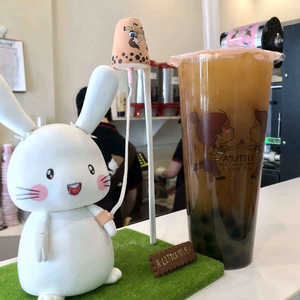可愛いうさぎさん が タピオカの点滴キメてて 闇を感じる 斬新 これタピオカ屋さんなんだけど どんなお店 Togetter 可愛いうさぎさん が タピオカの点滴キメてて 闇を感じる 斬新 これタピオカ屋さんなんだけど どんなお店 Togetter