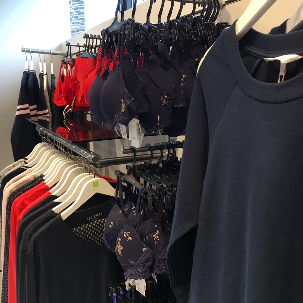 LingerieOLIJF's tweet photo. Verwen jezelf tijdens deze regenachtige herfstdagen met een nieuw setje, een leuke pyjama of een héérlijk warme homewear ... 🍁🌰🍃
#wearasmilewearolijf #rumbeke #izegemsestraat #herfstcollectie
https://t.co/86N0EGJayz https://t.co/JkmkXnD0BI