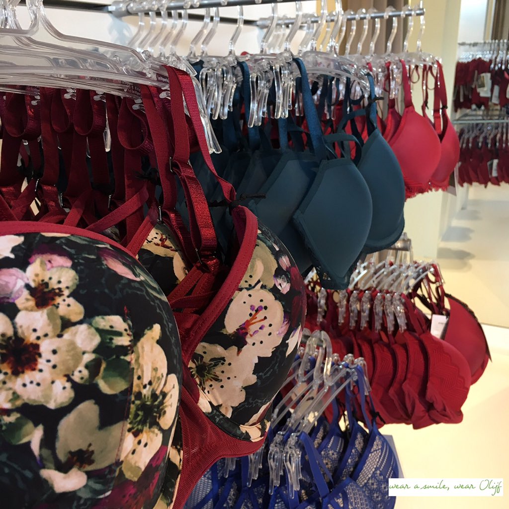 LingerieOLIJF's tweet photo. Verwen jezelf tijdens deze regenachtige herfstdagen met een nieuw setje, een leuke pyjama of een héérlijk warme homewear ... 🍁🌰🍃
#wearasmilewearolijf #rumbeke #izegemsestraat #herfstcollectie
https://t.co/86N0EGJayz https://t.co/JkmkXnD0BI