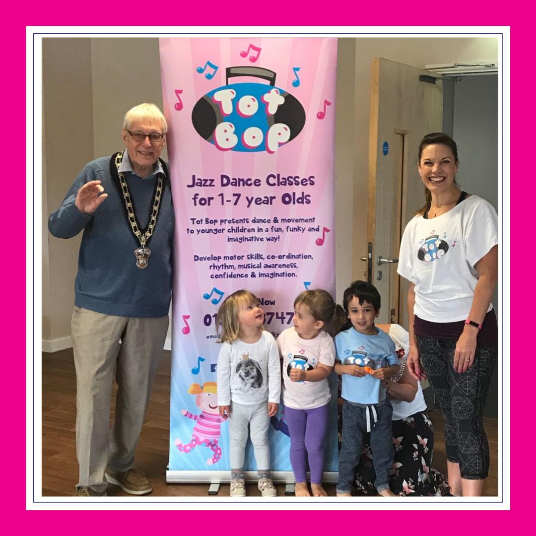 #ThrowbackThursday

Leighton Buzzard Town Mayor Counsellor David Bowater came down to Astral Park Community Centre to meet our little Tot Boppers and watch a bit of our Baby Boppers class. 

Thank you for your support Cllr Mayor Bowater! 

#LeightonBuzzard #SaturdayClasses #Dance