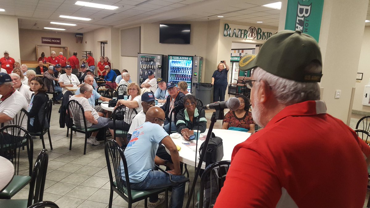 grhonorflight's tweet photo. #grhf. Saying thanks to the Red Cross for serving breakfast https://t.co/LQ4gpelDbp