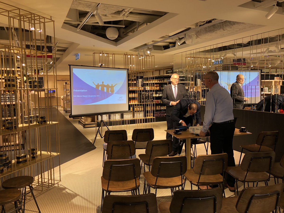 AlexDurain's tweet photo. Vous connaissez la #SocialLoyalty ?
D’autres appellent ça #FanRelationshipManagement 👍🏼
On en parle ce matin avec @Majorel_France et @ReachFive chez @Printemps. https://t.co/5PZAdeoA6a