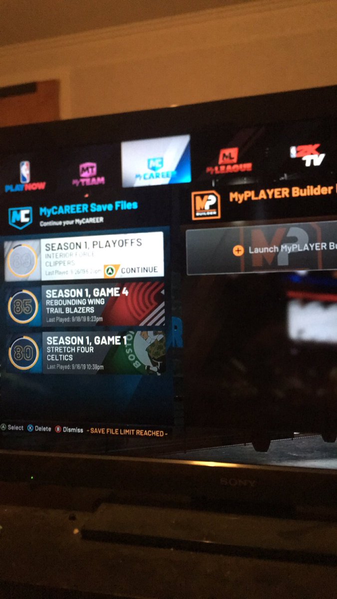 GriffDay's tweet image. Just had a fault where I can only build 3 builds as visible in provided pic and this dude trying to tell me I only got the demo of the game and tells me to delete all my players, can we start a petition to get Vartika fired. @CallMeAgent00 @SiimplyGrinding @imdavisss