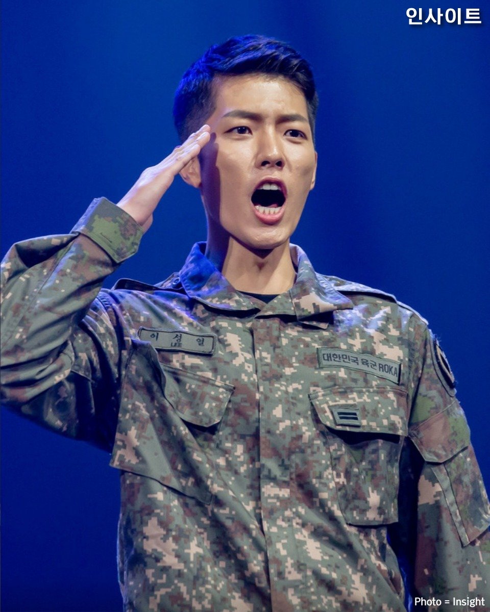 insight_co_kr's tweet photo. Lee Sung Yeol looks manly in military uniform

군복 입고 상남자 포스 풍기는 성열

#성열 #이성열 #인피니트 #뮤지컬 #Sungyeol #Leesungyeol #Infinite #kpop #kstar https://t.co/aurts2wUdQ