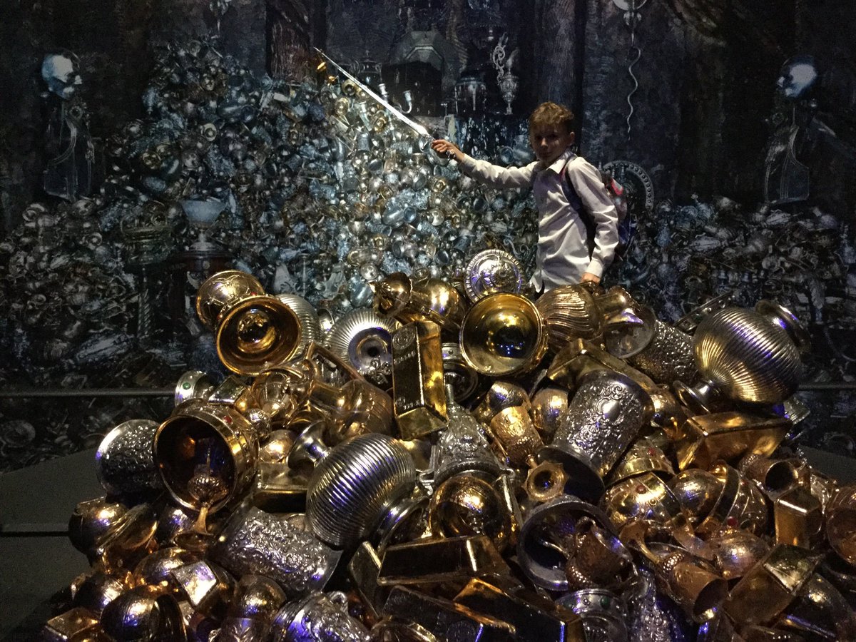 ThamesideSch's tweet photo. Year 6 had the most amazing time at Harry Potter studios yesterday! #thanksbluecoats #HarryPotter #wbtourlondon #toomanyphotos #nomugglesallowed #BKStps #BIGtps https://t.co/57ZmUKu6C5