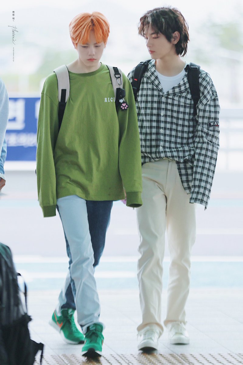 DOUBLE SWEATERPAWS (ft. kimjaehyun,,, first time we get someone else in this thread omg)  #차훈  #엔플라잉  #CHAHUN  #NFLYING