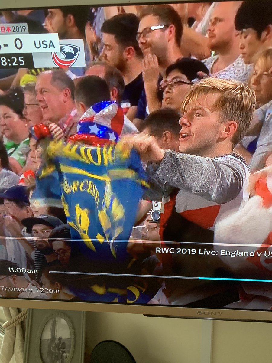 nigemcstay's tweet photo. Nice to see a @WorcsWarriors flag in Japan #ENGvUSA https://t.co/FkbhAGGi9Y