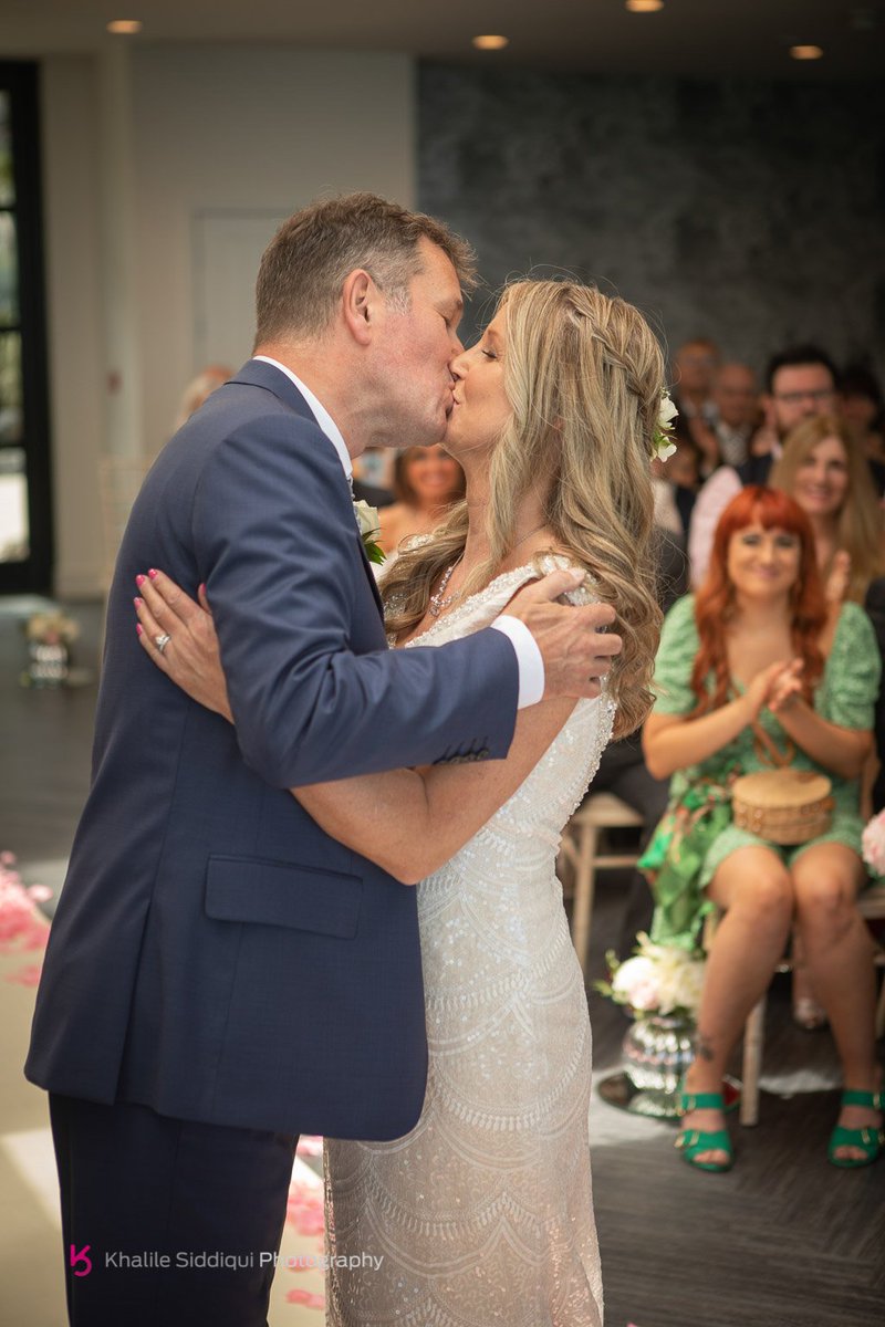 A beautiful Beachside Cornish wedding at @CarbisBay_Hotel with accents of blue
Images <a href="/KhalilePhoto/">Khalile Siddiqui</a>
bit.ly/2ml9Gdi