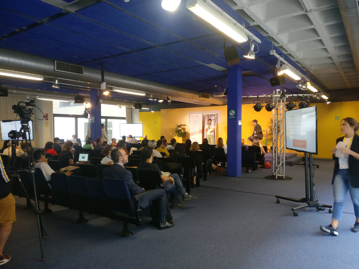 doing_bwt's tweet image. "The majority of people that work on digital platforms like food delivery service @glovo are using them as additional revenue and to enable life or work transitions" Miguel Ferrer at @reshaping_work Barcelona

#rwbcn19 #autonomouswork