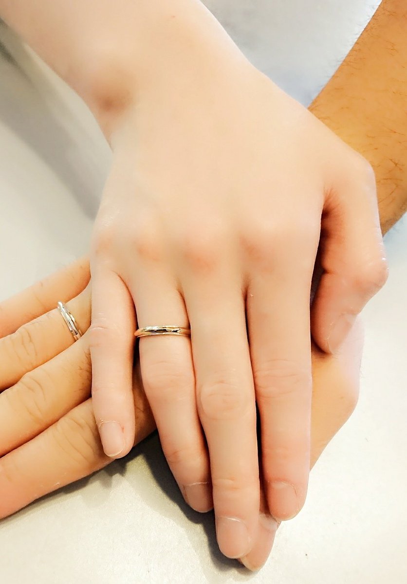 ginya_nagano's tweet photo. ペアチッチ( °▽° )ノ♥️💍♥️
夫婦漫才カップル🐷
シンプルにペアリングGET😜⚡
また遊び来てやーん😁🍺💕
#GINYA #長野シルバーアクセ #ペアリング #silveraccessory #NEXTLABEL #BとA https://t.co/7r2MMZQg9q