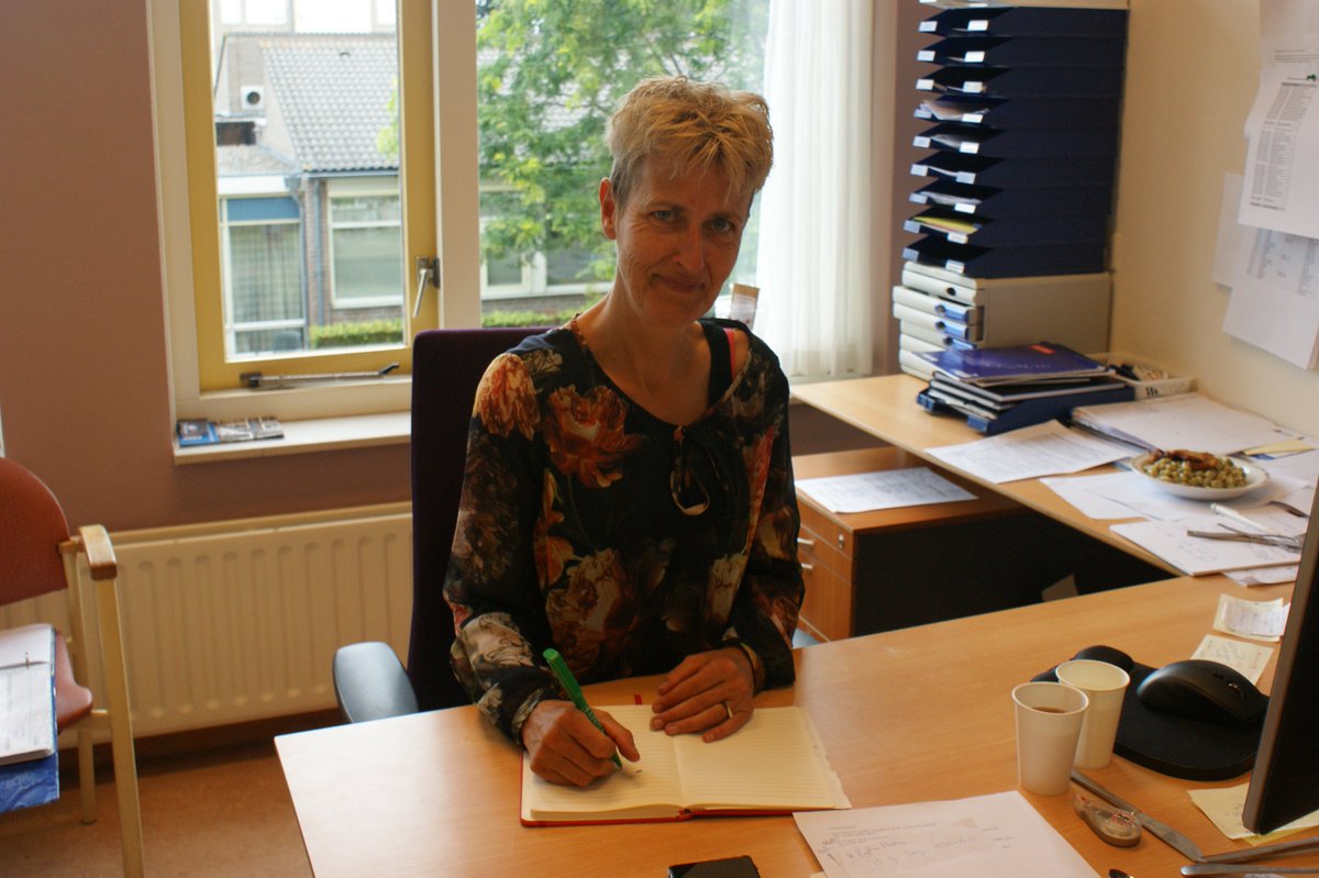 Lees hoe Desiree mensen met de ziekte van Parkinson begeleidt tijdens het revalidatieproces.
bit.ly/2mSwelV #Parkinson #revalidatie