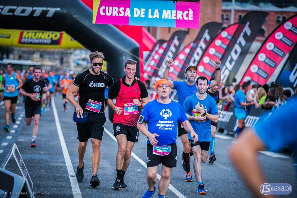 SOCatalunya's tweet photo. Repetim participació en la Cursa de la Mercè! Aquest diumenge 20 atletes de la @acellfederacio @SOCatalunya hi seran presents! 5 runners correran la de 10km i la resta en la de 2km! Ja en tenim moltes ganes!! #Merce19 #BCN #integracio #BeActive #esportcat #runners https://t.co/M1fjLaKdiE