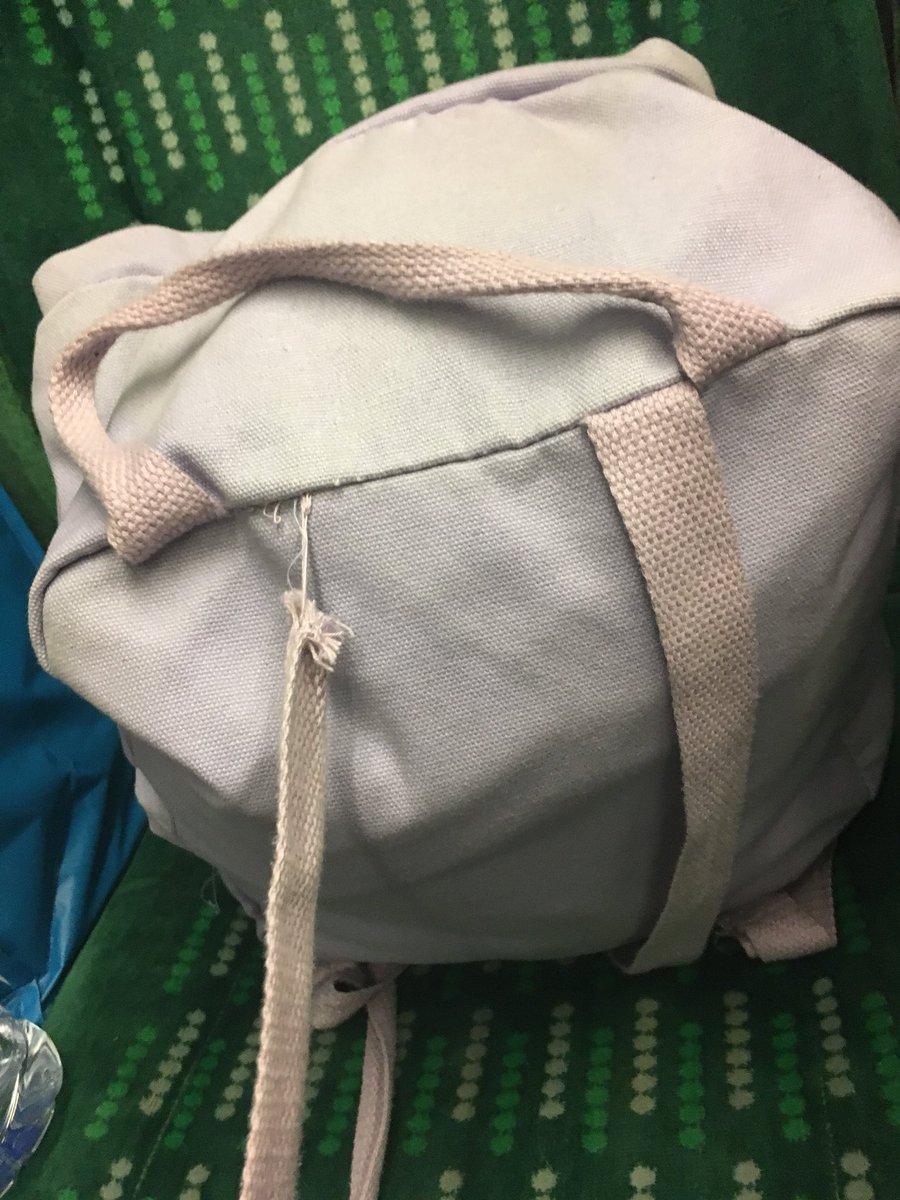 sstephla's tweet photo. @Missguided hey I’ve had this bag for a week and this is the outcome.. I’ve dm’d you 🤓 https://t.co/f4risIAc4g