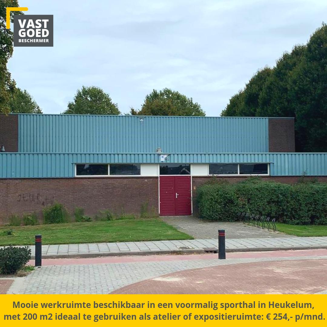 devgb_nl's tweet image. 👩🏼‍🎨🎨 #Kunstenaars en #creatievelingen opgelet! Wij hebben in #Heukelum in een voormalig #sporthal een #werkruimte van ruim 200 m2, ideaal als #atelier of #expositieruimte! Interesse? We horen graag van je: bit.ly/2mOiFE5.
