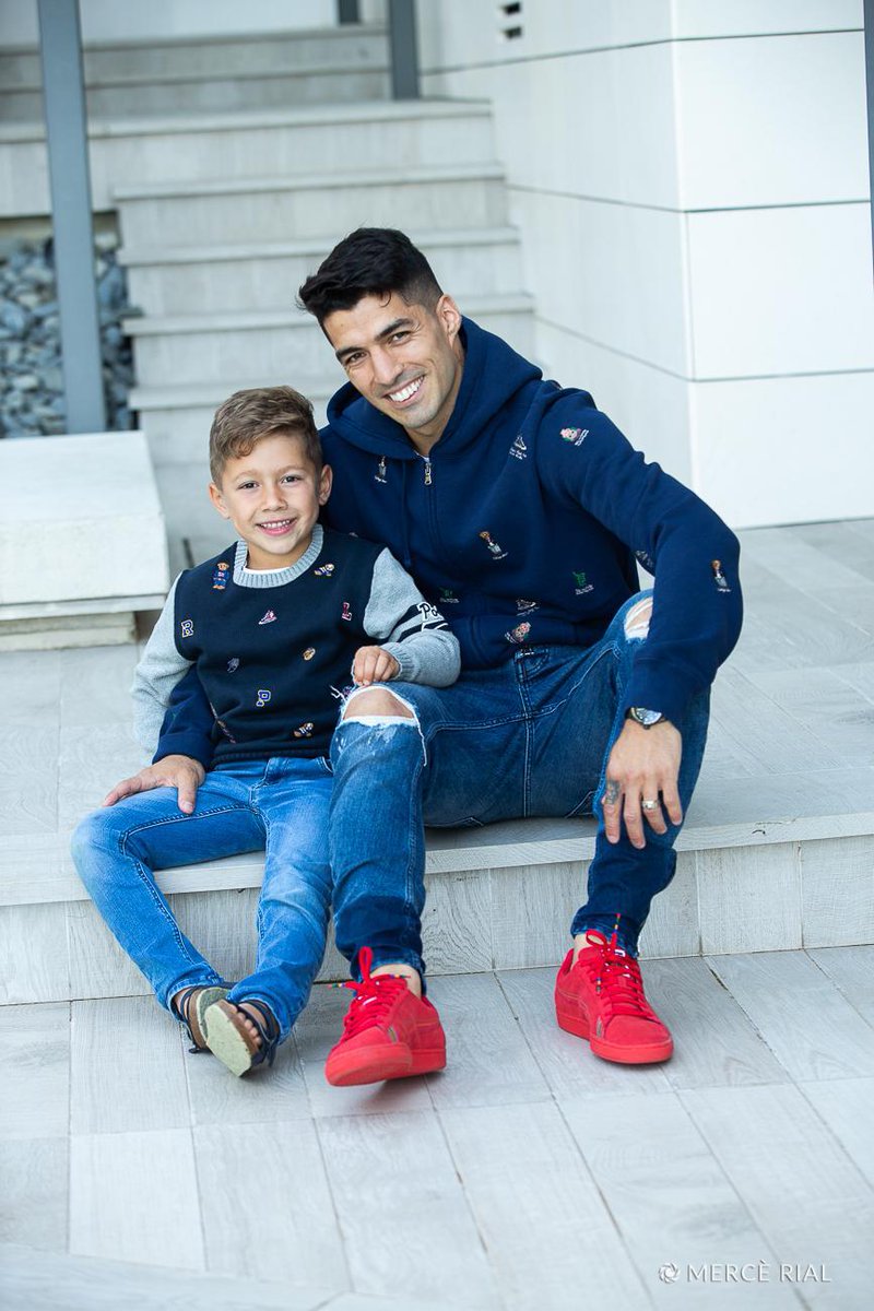 LuisSuarez9's tweet photo. Muy feliz cumpleaños a mi enanito hermoso !!! Nunca dejes de sonreir cada mañana que es nuestra FELICIDAD 🎂🎉🎊 🎁TE AMAMOS Papi,Mami, Delfi y Lauti😍 #6añitos #comocrece
Happy birthday my little boy! Never loose that smile because it's our HAPPINESS🎂🎉🎊🎁 WE LOVE YOU https://t.co/oQK7vEI3XE