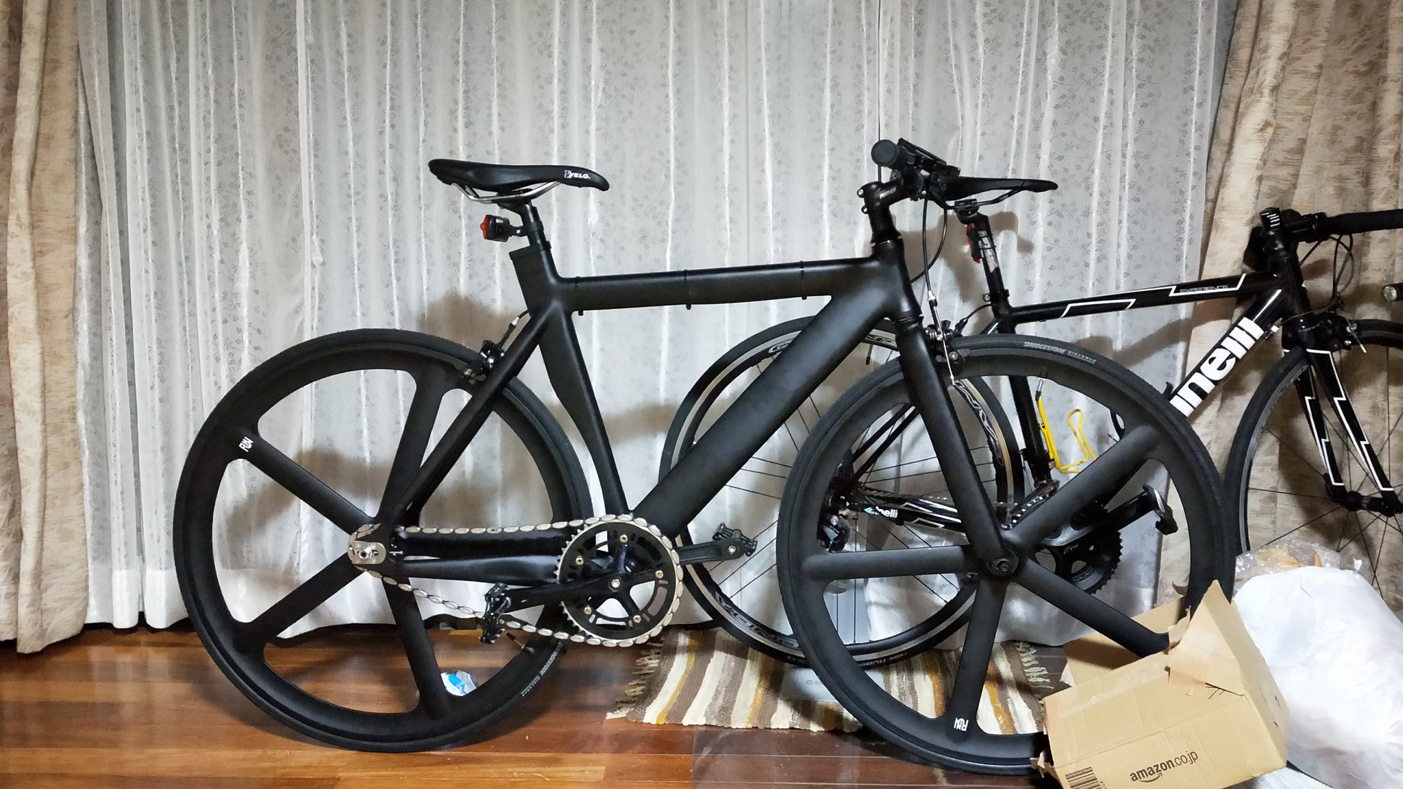 みわ えー 本日ピストバイク納車しました メチャクチャかっこいいのでこれからこいつを通学の相棒とします ピスト乗りの方もよろしくお願いします そしてみなさん祝ってください T Co 2r5asyutkt Twitter