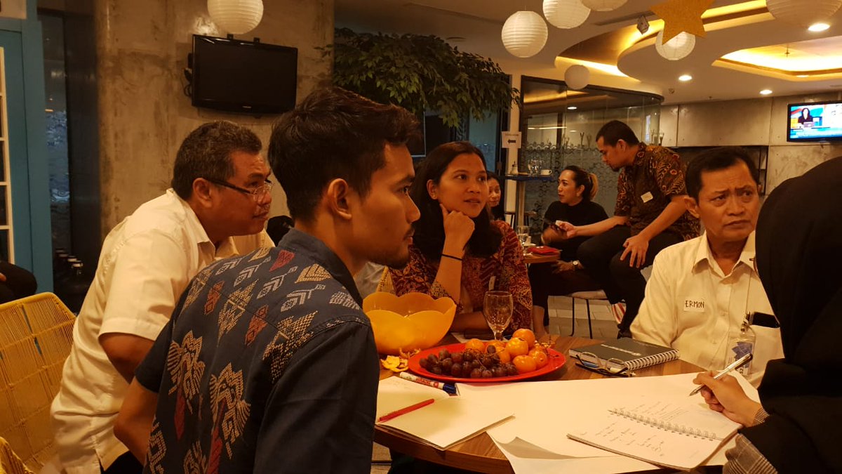 EdelmanID's tweet image. Lively and insightful group discussions on branding sustainability.