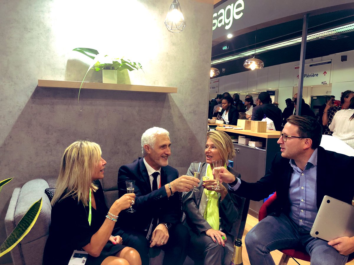 SageFrance's tweet photo. En direct du @congresoec : Signature partenariat entre Sage et la @FederationCGA  pour le déploiement  de #SageMyPassPro dans toutes les régions ✍️🙌💚 @MichaudIsabell1 @YvesMarmont @agnesbuzyn @DamienReynier #CongresOEC #TransformationDigitale https://t.co/tS9zixznoV
