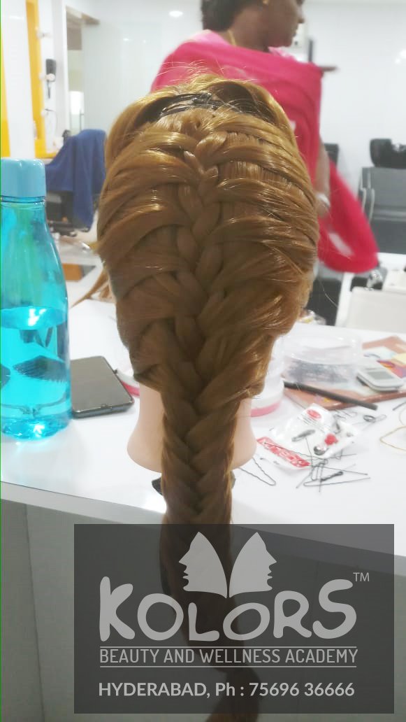 KolorsAcademy's tweet photo. Kolors Beauty &amp; Wellness Academy Student's Hair Training Session
#beautyhair #hairacademy #hairacademyschool #wellaeducation https://t.co/1HOcVqo85q