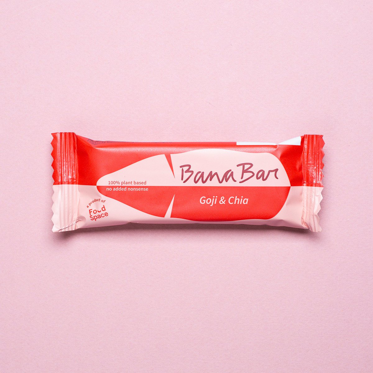 FoodSpace1's tweet photo. We care a lot about nutrition. With natural goodness comes a genuinely balanced, #nutritional #snack. Each 40g #Banabar has the same sugar content (15–16g) as one regular-sized banana, as well as a healthy balance of protein (2.8–3.6g), fibre (3–4g) and fat (4–7g). https://t.co/ZKrbtOGr00