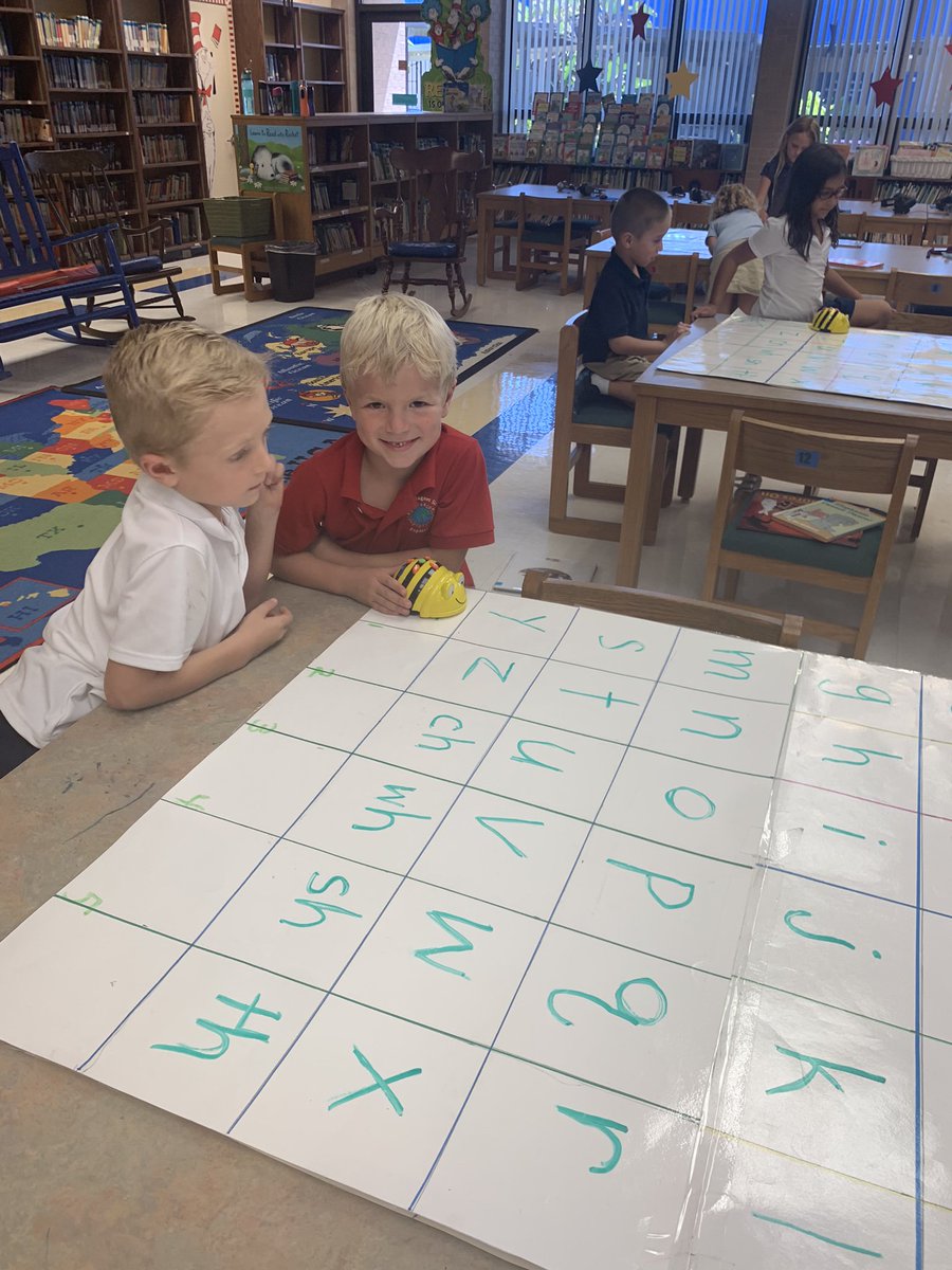MichelleA_SPARK's tweet image. First Graders in Ms. Rodriguez&apos;s Media Center @OsceolaMagnet practice their letters programming Bee-Bots robots!!! #SPARK_IT #TechInSDIRC @IT_SDIRC @IRCSchools