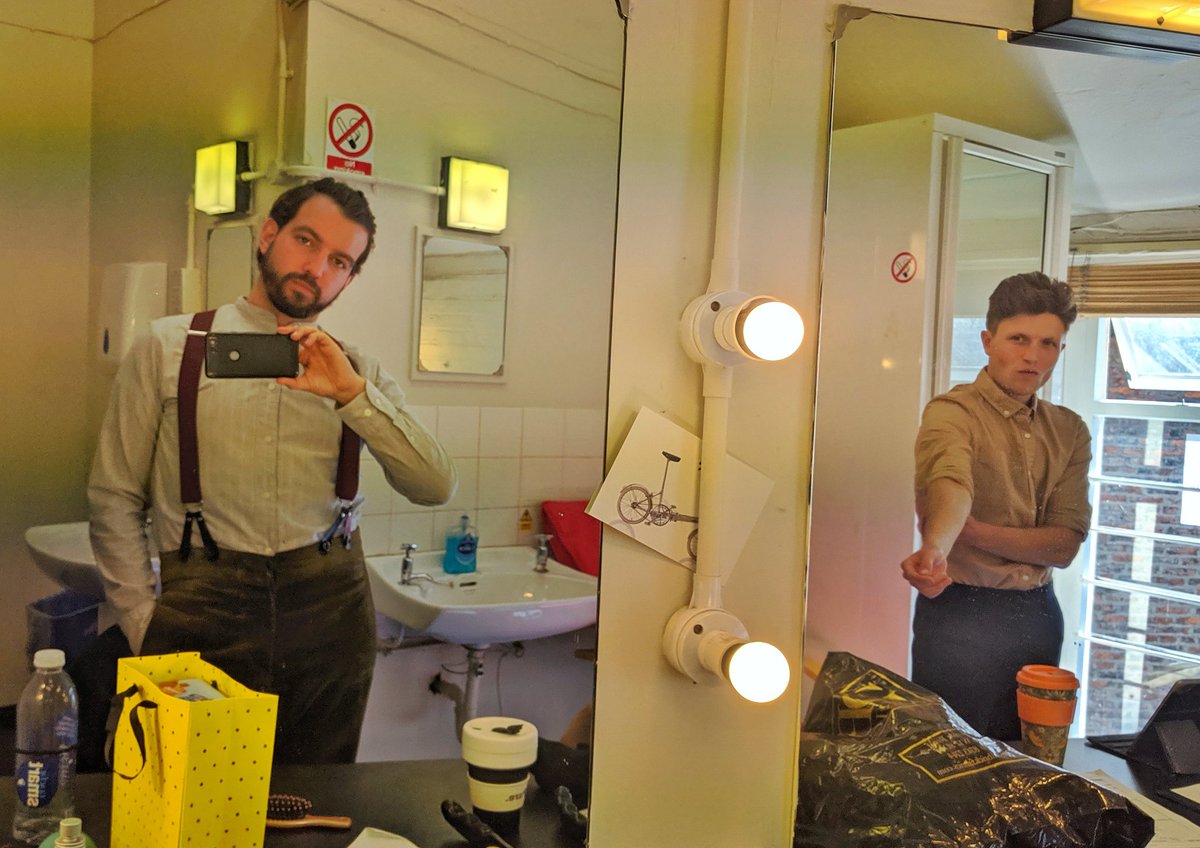 ElGuidoGarcia's tweet photo. The boys ready to go out on stage https://t.co/ViQHVmQuH9