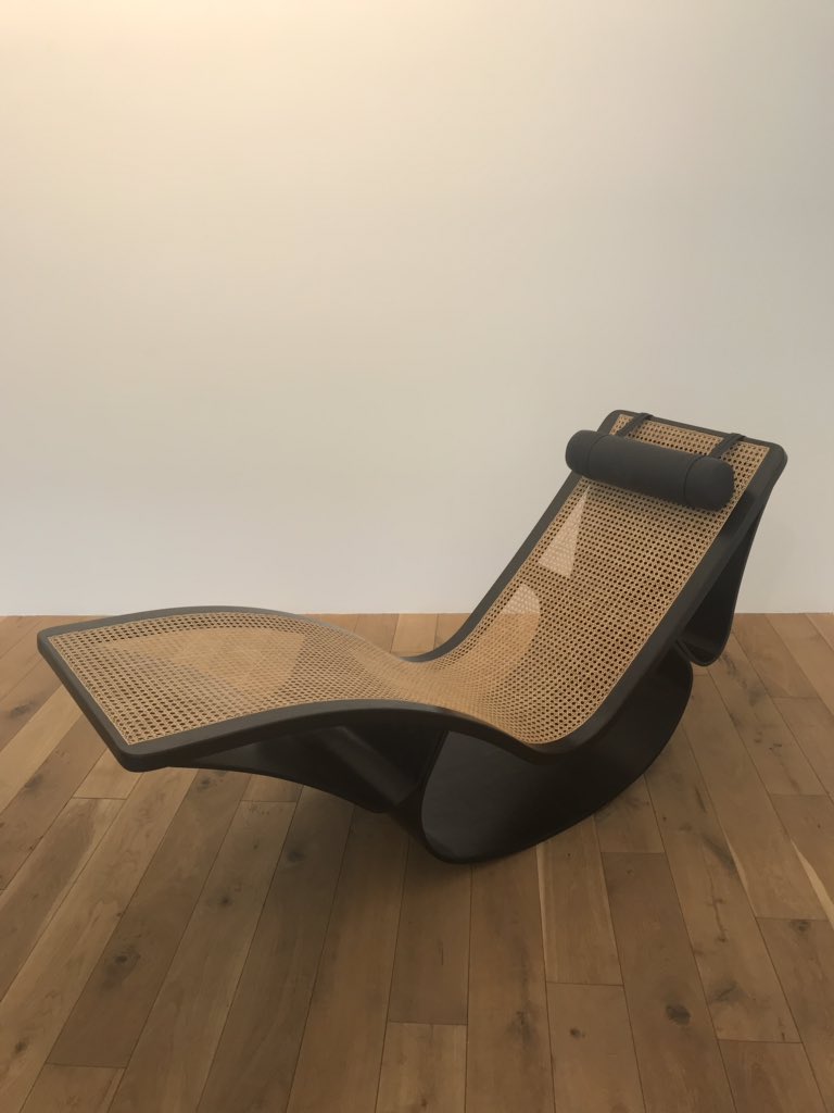 larsson_ya's tweet photo. Wonderful show of Brazilian Art &amp; Design @HUMOGallery Löwenbräu Zurich ranging from 60s till now. Want to have Modernist furniture by Niemeyer &amp; Tenreiro! wowen works by de Carvalho,Gillon,Douches and Nicola👏🏻sculptures by Tùlio Pinto &amp;  Photo by #PeterHauser thks @snedvetskaia https://t.co/JY2q09Mq6B