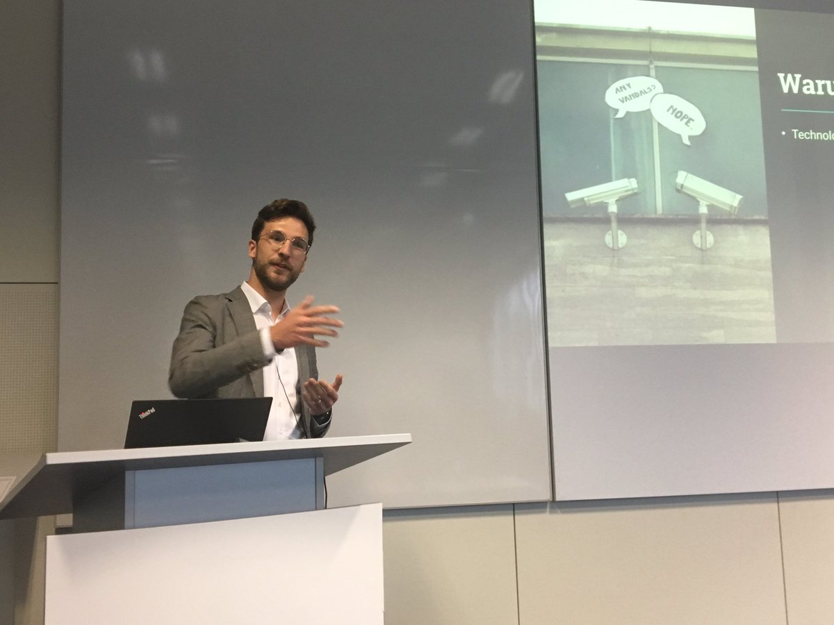 reneschoenfeldt's tweet photo. Interessant: @ennolohmeier fragt in seinem Vortrag auf der #devSec19 (« Security-Fallstricke in Python-Applikationen ... »), wer « hauptsächlich « in Python programmiert - keine/r der 76 Zuhörer/-innen hebt die Hand. Wer nutzt Python « nebenbei »? Alle! https://t.co/6XeetI0GyE