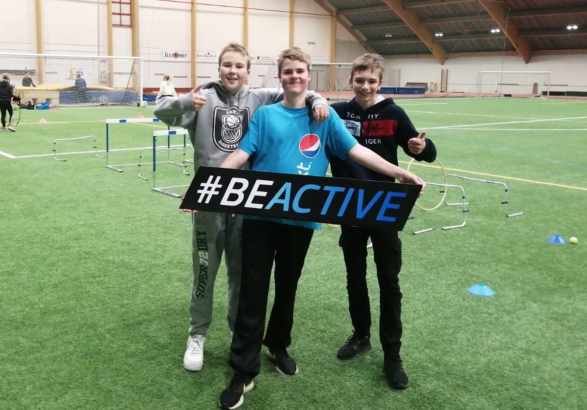 langinkoski's tweet photo. Lankkarilla liikuttiin tänään oppilaiden suunnittelemassa ja toteuttamassa @BeactiveF School action dayssa! Oli mahtava päivä, kiitos oppilaat! #BeActive #Säpinääkotka https://t.co/AW5uLmBw76