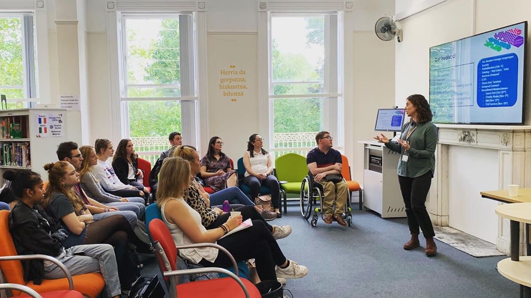 livunicareers's tweet photo. An inspiring Meet the Graduates event for final year @livunilanguages students yesterday. Thanks to the 5 graduates who came and shared their experiences with #MLC students 🎓
#careers #employability #meetthegraduates #inspiring #languages #languagesandcultures https://t.co/4jtFzWsz8K