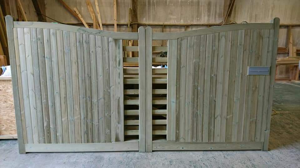 TorridgeGates's tweet photo. We can add bespoke items to our gates such as letter boxes, specific rail heights, automation variations.
Please visit our website. #gates #woodengates #letterbox #bespokegates #devongates #dartmoor #exmoor #bideford #instow #croyde #okehampton
https://t.co/fLlKq0YKek https://t.co/Boy0bcM2Im