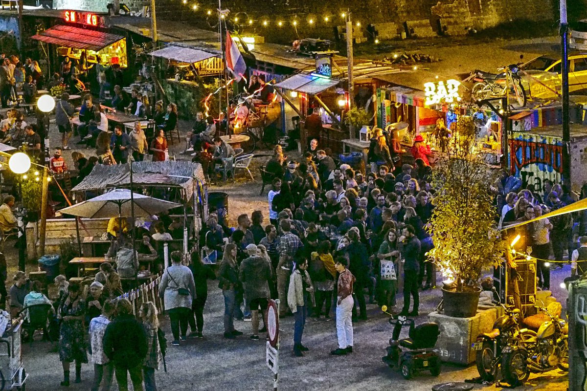 <a href="/dekaaij/">dekaaij</a> was er weer drie hele mooie maanden. En iedereen heeft ervan genoten: van de muziek, gezelligheid, eten, marktjes en bovenal van de mensen. Bekijk de foto's van onze fotograaf Henk Beenen op onze website: intonijmegen.com/verhaal/laatst…