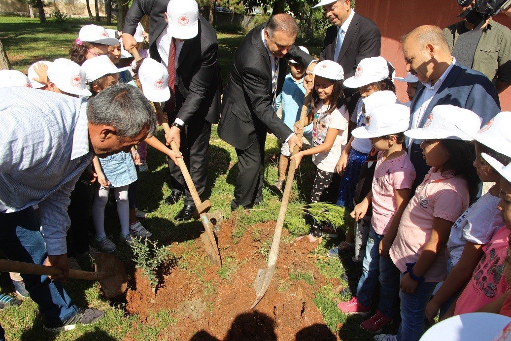 urfaarena's tweet photo. Öğrenciler de ağaçlandırma projesine katıldı
https://t.co/RCP78fdoMF
#UrfaArena #Şanlıurfa #YeşilUrfa #Haberler https://t.co/bXzTTg3GUx
