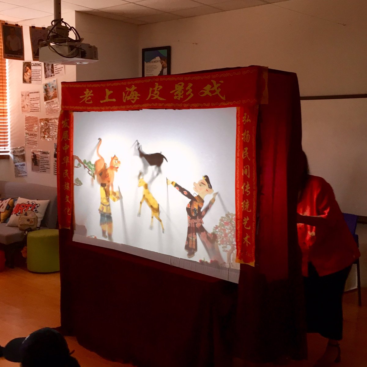 LisaEllery3's tweet photo. Thank you @iishaj for providing wonderful #transdisciplinary #integration #art #storytelling #theatre #chinese #language @WISSshanghai https://t.co/QQDzbqD5SL