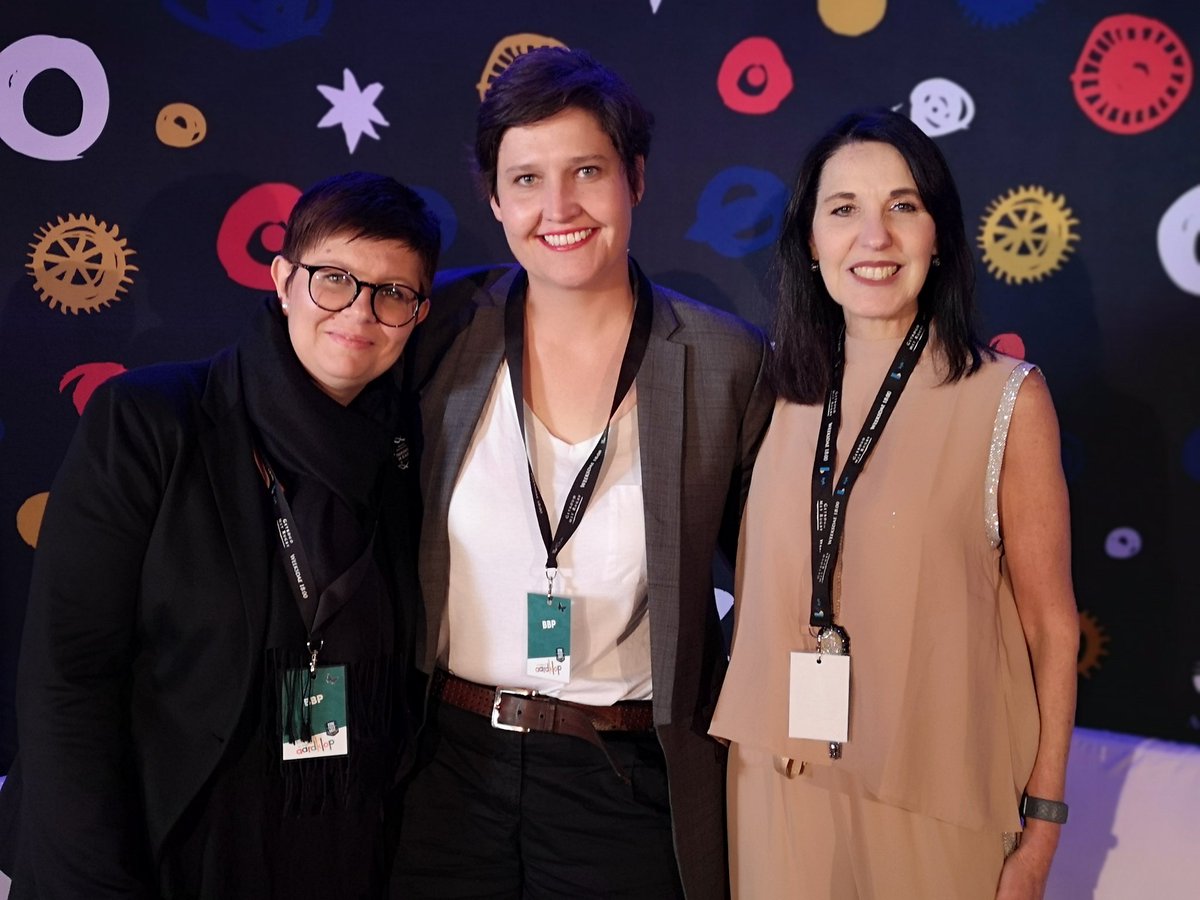 AardklopFees's tweet photo. Dankie aan almal wat deelgeneem het aan dié gesprek. Besoek https://t.co/yJcGZCQlKT vir inligting oor #Aardklop se gepreksreeks. #Redekabel @ProntuitTV @Beeld_Nuus @KNverslag @kykNETtv https://t.co/Ho8RNY7RYE