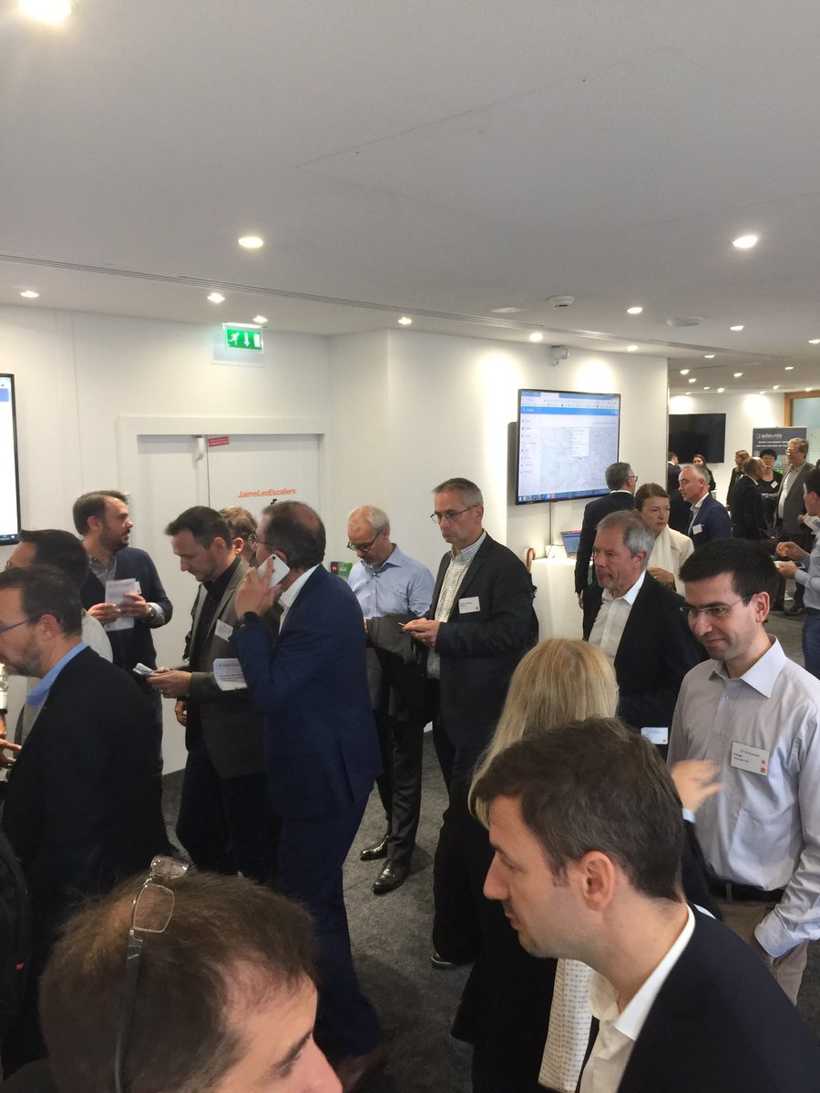 lmarchou's tweet image. Bcp de monde à la journée IoT for business !

 Démo d’un testeur de couverture #LoRa avec en toile de fond la belle couverture exterieure déployée par @Orange_France 

👏 @LaurentChivot 👍
 
#IoTforBusiness @orange @OrangeGardens @ThyGat