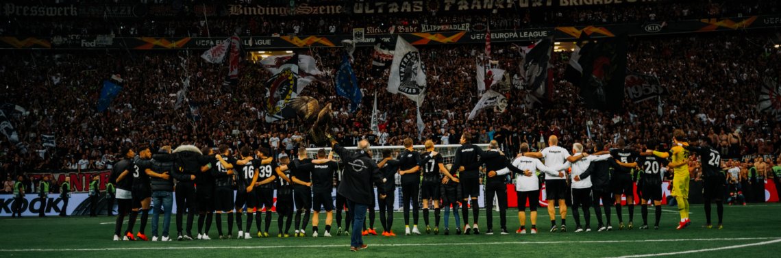 FilmFestivalCGN's tweet photo. ⚽️ Die Session FUSSBALL IST UNSER LEBEN präsentiert und diskutiert anhand von @Eintracht bis @BVB, wie Einblicke ins Innenleben einer Mannschaft inszeniert werden müssen, damit sie mitten ins Herz des Zuschauers treffen. 👉🏻 https://t.co/W067lLvsqj #ffcgn #SGE #BVB #InsideBVB https://t.co/3I281BAEm7
