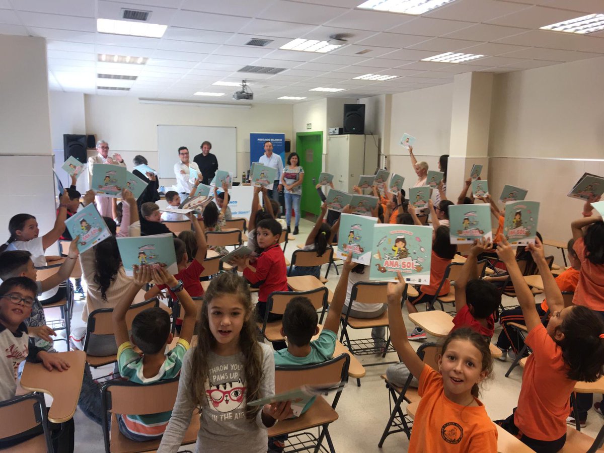 pescadoblancoEU's tweet photo. Nuestro paso ayer por el cole CEIP Antonio Palacios, de O Porriño, en Faro de Vigo! 

👏👏https://t.co/K02qLxwDIB

#Pescadoblanco #ANASOL #ACOPES https://t.co/Ko5gdPQ4V8