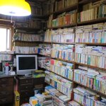 天井まで積み上げられた本の山!このまま古書店が開けそう!!