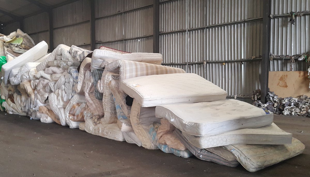 Mattresses are difficult to recycle because of the complexity and variety of the contents BUT we've set an ambitious target to get 75% of mattresses diverted from landfill by 2028 #RecycleWeek bedfed.org.uk/nbf-recycle/