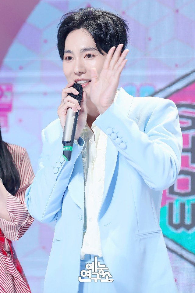MBC_entertain's tweet photo. 어제와 오늘은 소슴이의 벌스데이, 매일매일은 지누의 헤이데이🌟
생일이니까 예쁜이라고 926번 불러줘야지💙 예쁜이 생일 축하해🎶
#HAPPYJINUDAY #HEYJINUDAY
#위너 #WINNER #김진우 #JINU @yginnercircle https://t.co/WlO2BrdXOH