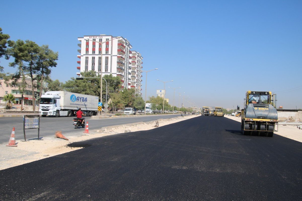 urfaarena's tweet photo. Şanlıurfa-Akçakale yolu genişletiliyor
https://t.co/cKRAupo7PO
#UrfaArena #Şanlıurfa #haberler 
@farukbayuknet https://t.co/uPZHdZiOqS