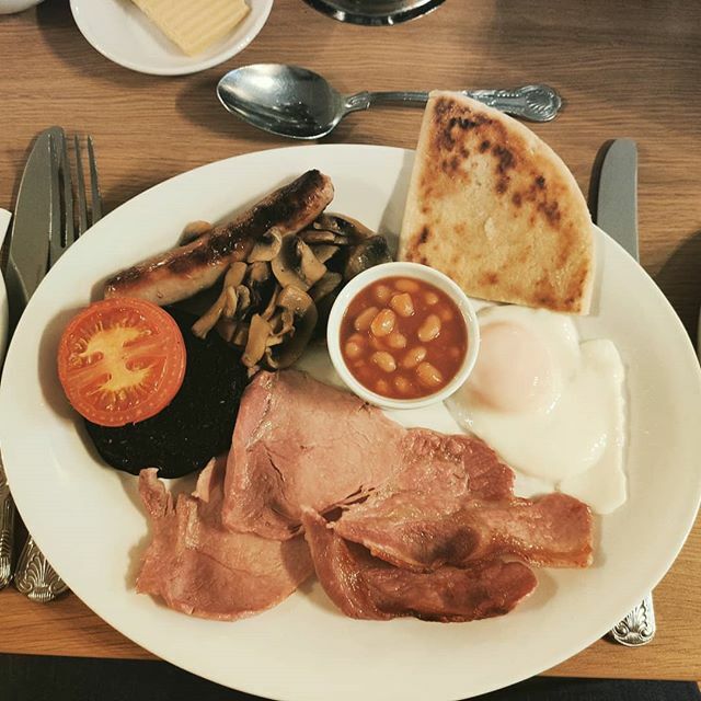 Luken00's tweet photo. the most important meal of the day
.
.
.
#cibo #food #fullscottishbreakfast #bacon #sausage #blackpudding #poachedeggs #beans #mushrooms #healthyfood #onadiet #burp #ullapool #ullapoolharbour #scotland #uk #northcoast500 #nc500 #scottishhighlands #highla… https://t.co/8Vu6dYKxPP https://t.co/8omxPvpGDR